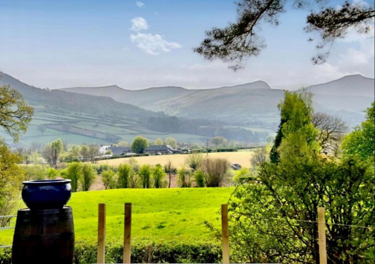 Mountain View Cottage, Hot Tub , Stunning Views Llanhamlach Exterior foto